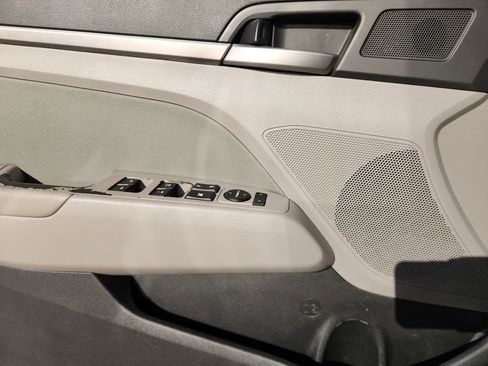 Used 2017 Hyundai Elantra SE image 22