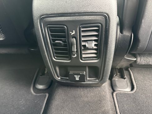 Used 2019 Jeep Grand Cherokee Altitude RWD image 15