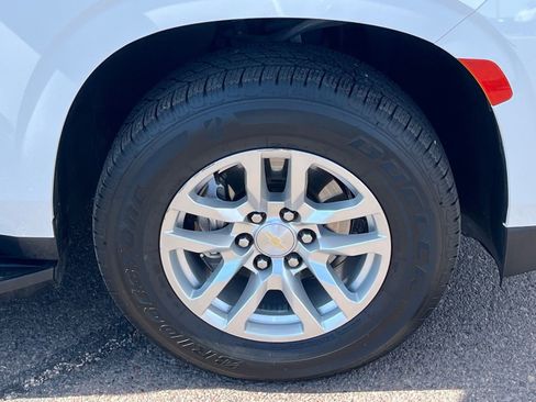 Used 2022 Chevrolet Suburban LT RWD image 8