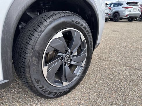 Used 2025 Nissan Rogue SV FWD image 32