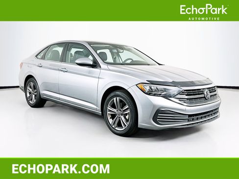 Used 2022 Volkswagen Jetta SE FWD image 1