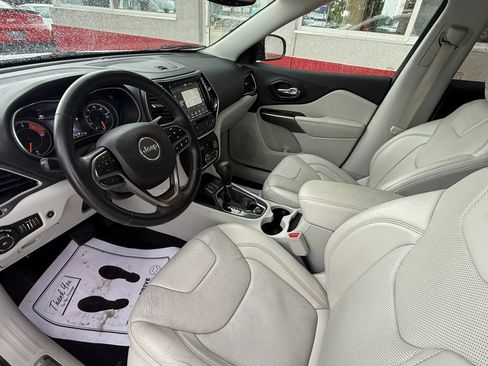 Used 2019 Jeep Cherokee Limited w/ Luxury Group FWD image 9
