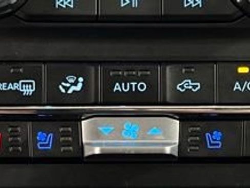 Used 2025 Ford F350 Platinum w/ Tremor Off-Road Package AWD/4WD image 38
