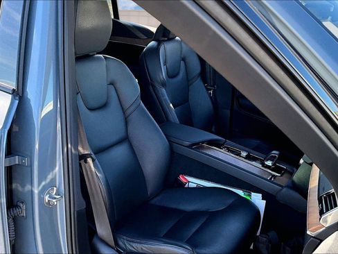 Used 2023 Volvo XC90 T8 Plus w/ Protection Package Premier image 7