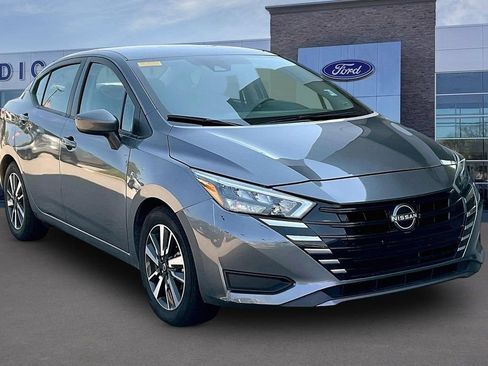 Used 2025 Nissan Versa SV FWD image 1