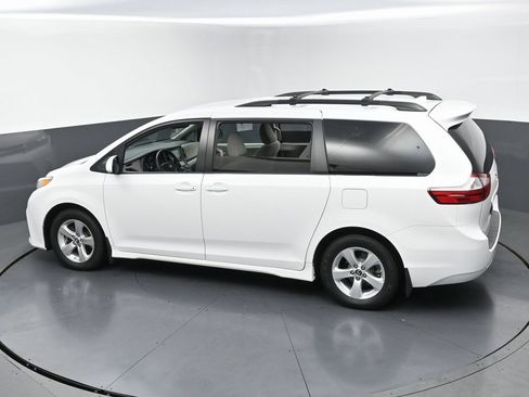 Used 2019 Toyota Sienna LE image 49