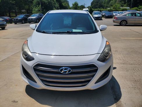 Used 2016 Hyundai Elantra GT FWD image 2