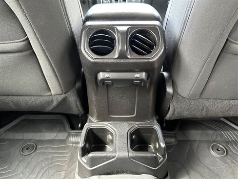 Used 2019 Jeep Wrangler Unlimited Sport S AWD/4WD image 28