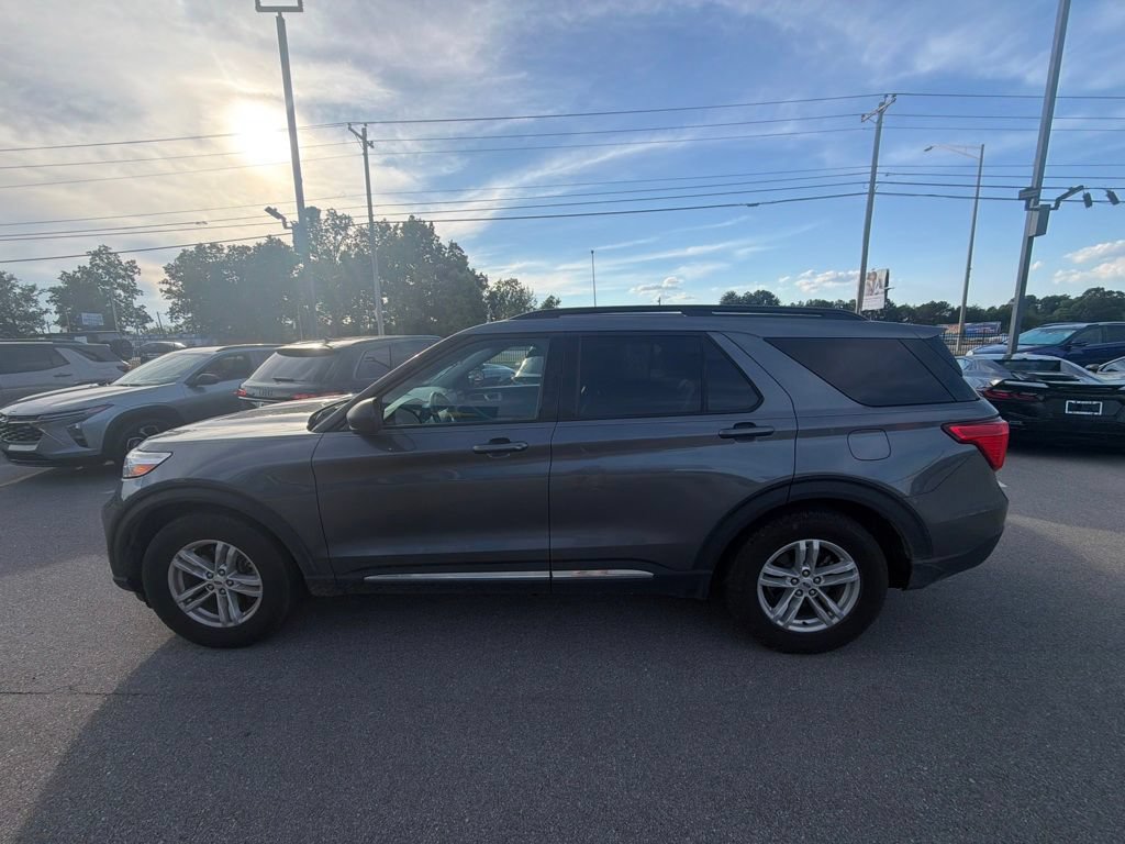 Used 2022 Ford Explorer XLT w/ Equipment Group 202A RWD image 3