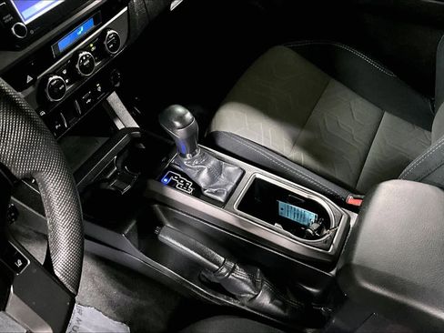 Used 2021 Toyota Tacoma TRD Sport w/ Technology Package image 13