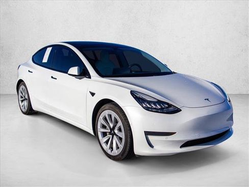 Used 2021 Tesla Model 3 Standard Range Plus image 3