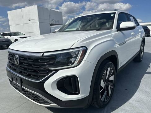 Used 2024 Volkswagen Atlas Cross Sport SE image 40