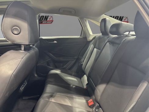 Used 2019 Volkswagen Jetta SE w/ Cold Weather Package image 10