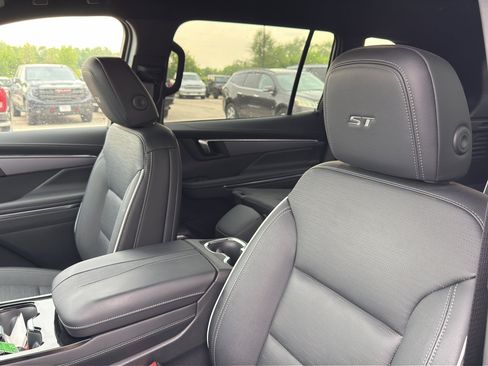 Used 2025 Buick Enclave Sport Touring w/ Trailering Package, 5000 lbs. AWD/4WD image 10