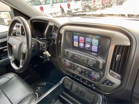 Used 2018 Chevrolet Silverado 1500 High Country image 35