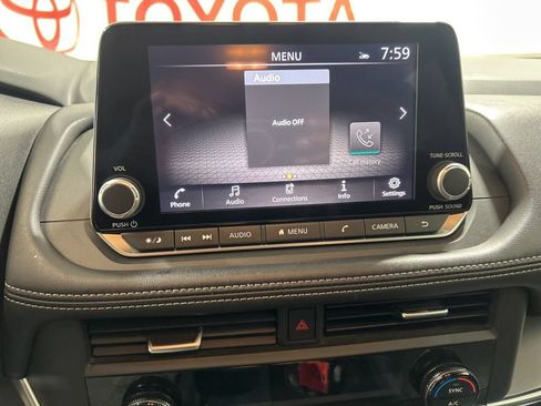 Used 2025 Nissan Rogue SV AWD/4WD image 26