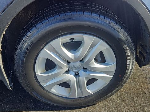 Used 2014 Toyota RAV4 LE image 22