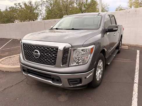 Used 2018 Nissan Titan SV w/ SV Convenience Package RWD image 1