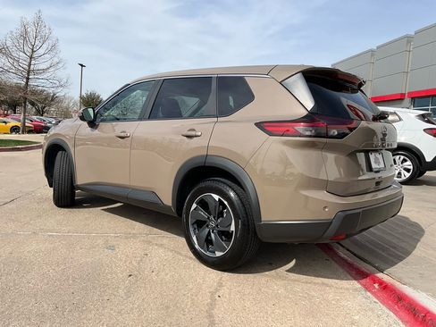 Used 2025 Nissan Rogue SV image 8