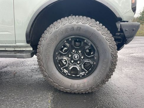 Used 2024 Ford Bronco Wildtrak image 11