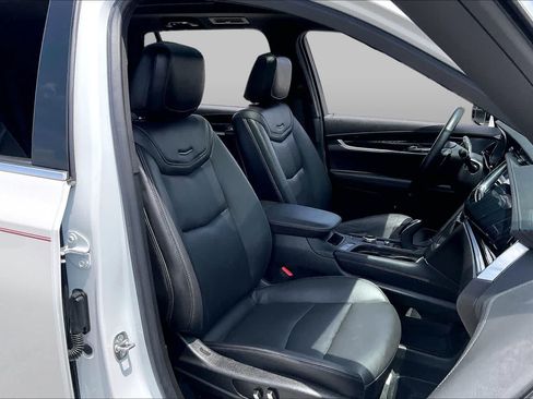 Used 2024 Cadillac XT6 Premium Luxury w/ LPO, Floor Liner Package FWD image 9