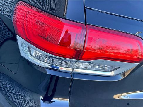 Used 2019 Jeep Grand Cherokee Overland image 26