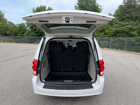 Used 2016 Dodge Grand Caravan SE FWD image 25