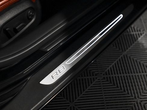 Used 2011 Audi R8 V8 image 24