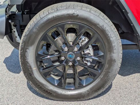 Used 2025 Jeep Wrangler Unlimited Sahara w/ Safety Group AWD/4WD image 14