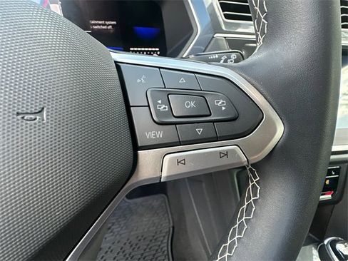 Used 2024 Volkswagen Tiguan SE image 18