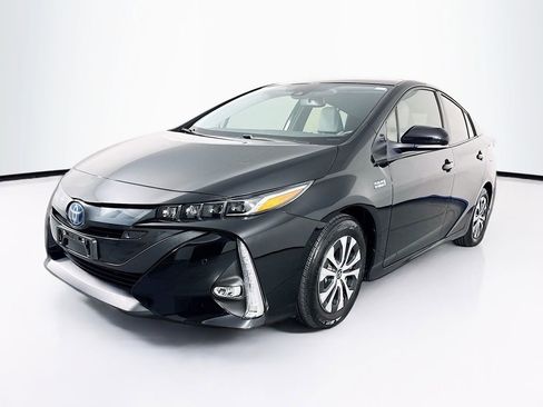 Used 2021 Toyota Prius Prime Limited image 3