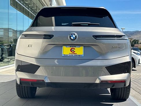 Used 2023 BMW iX xDrive50 w/ Sport Package AWD/4WD image 4