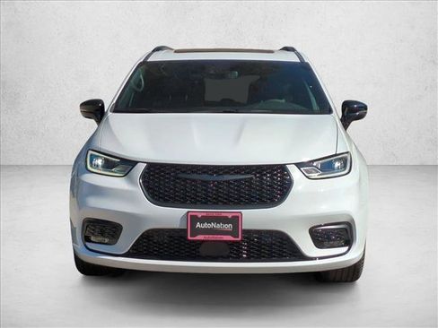 New 2026 Chrysler Pacifica Limited image 6