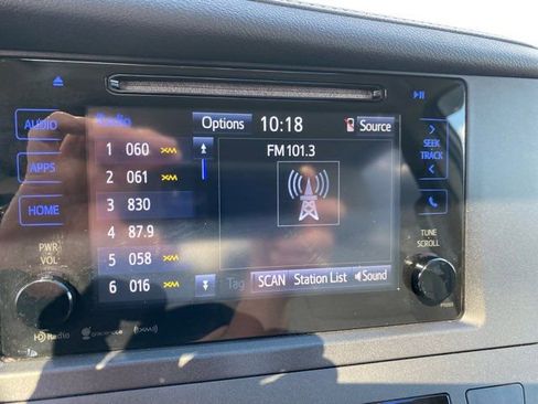 Used 2017 Toyota Sienna XLE image 14