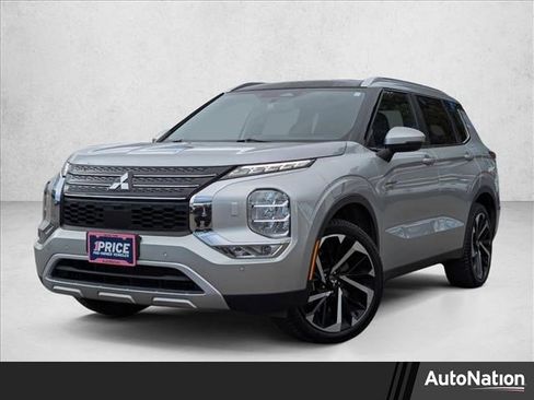Used 2023 Mitsubishi Outlander SE image 1