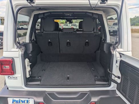 Used 2025 Jeep Wrangler Unlimited Sahara AWD/4WD image 14