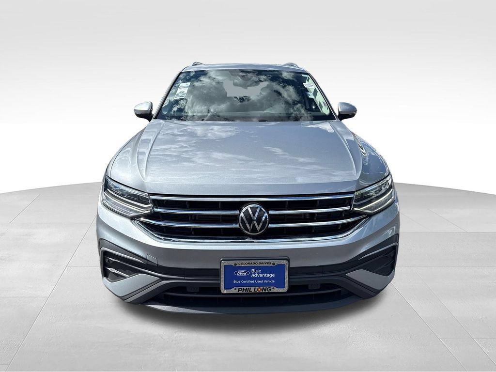 Used 2023 Volkswagen Tiguan SE AWD/4WD image 2