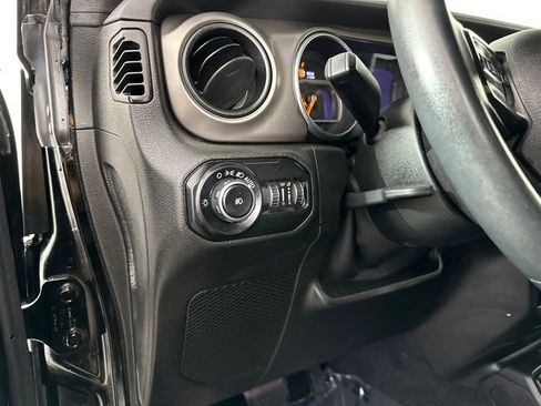 Used 2018 Jeep Wrangler Unlimited Sport S image 19