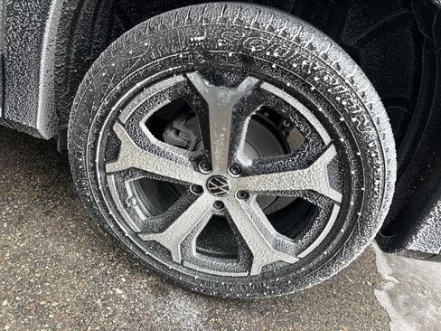 New 2026 Volkswagen Tiguan SE image 7