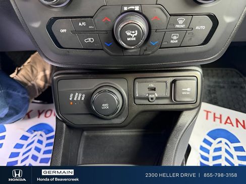 Used 2023 Jeep Renegade Latitude w/ Premium Group AWD/4WD image 20