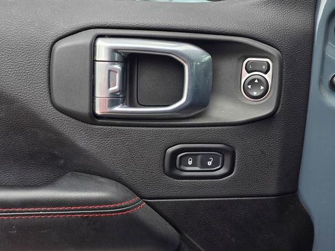 Used 2024 Jeep Wrangler Unlimited Rubicon w/ Technology Group image 9