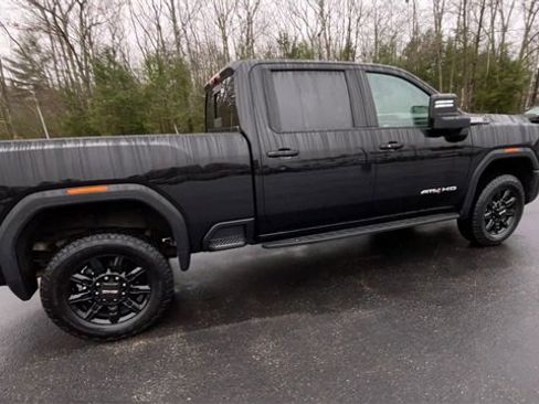 Certified 2025 GMC Sierra 2500 AT4 w/ AT4 Premium Plus Package image 9