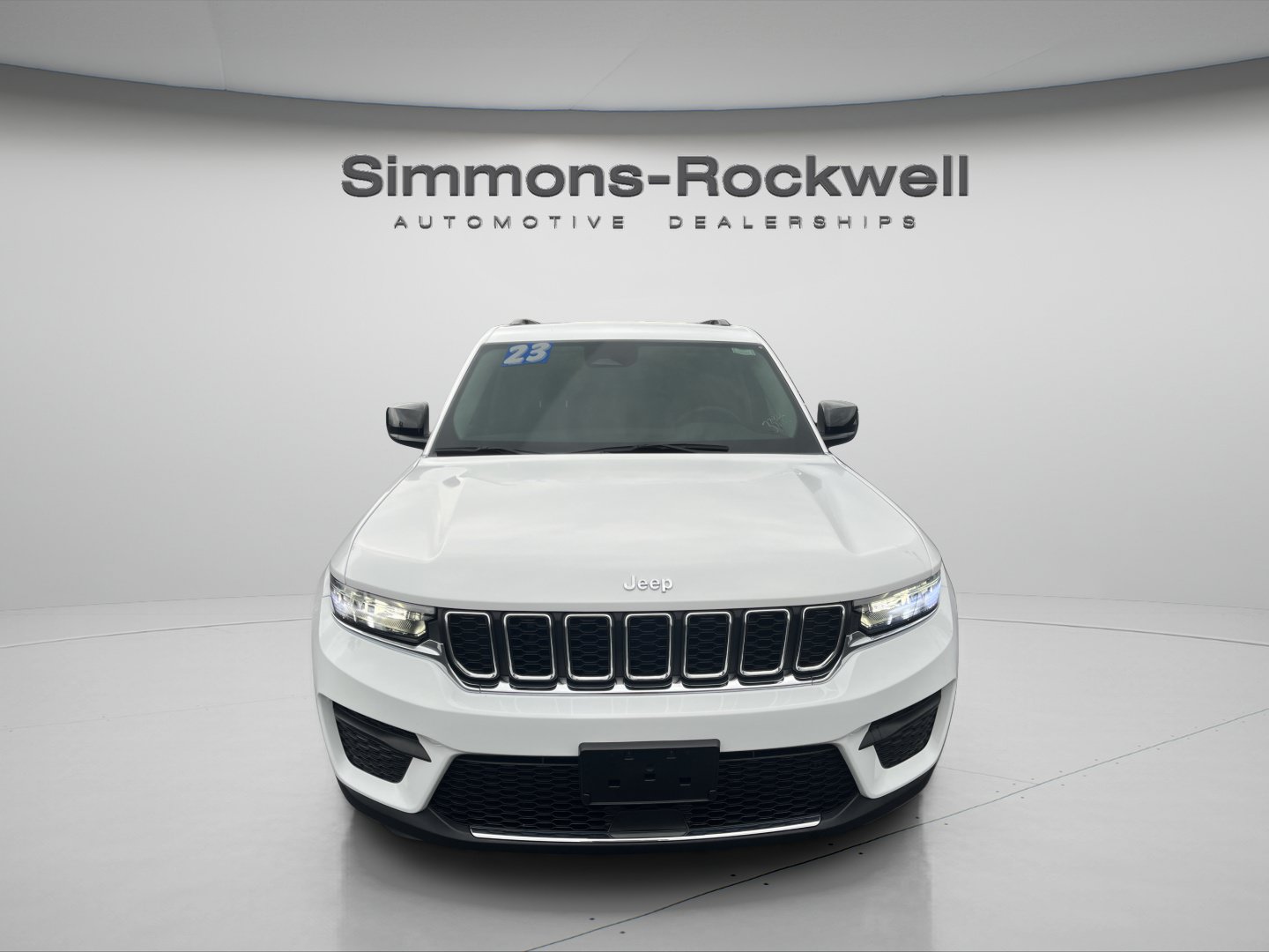 Used 2023 Jeep Grand Cherokee Laredo w/ Luxury Tech Group I AWD/4WD image 8