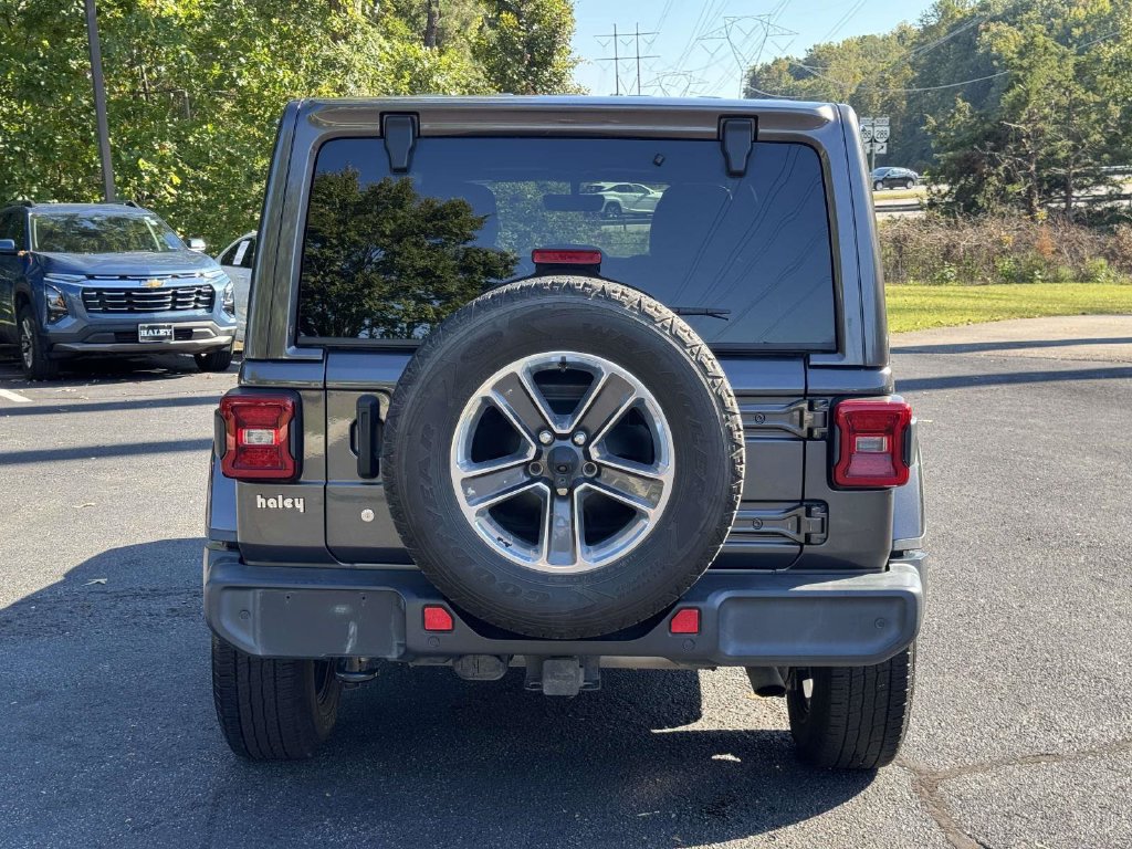 Used 2018 Jeep Wrangler Unlimited Sahara AWD/4WD image 23