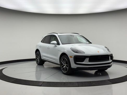 Used 2025 Porsche Macan image 9