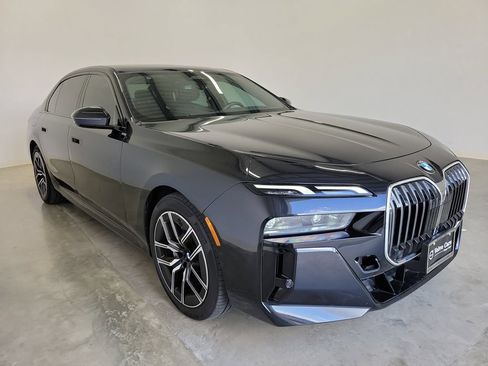 Used 2025 BMW 740i RWD image 4