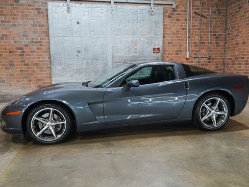 Used 2011 Chevrolet Corvette Coupe w/ Preferred Equipment Group RWD image 8