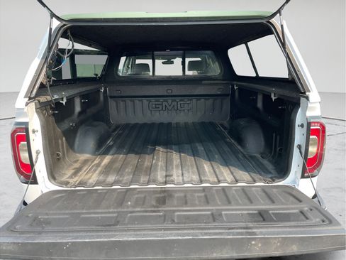 Used 2017 GMC Sierra 1500 SLT w/ SLT Preferred Package AWD/4WD image 16