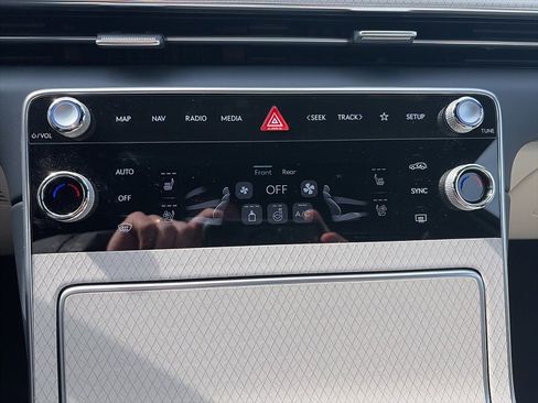 Used 2025 Genesis GV80 3.5T Prestige image 10