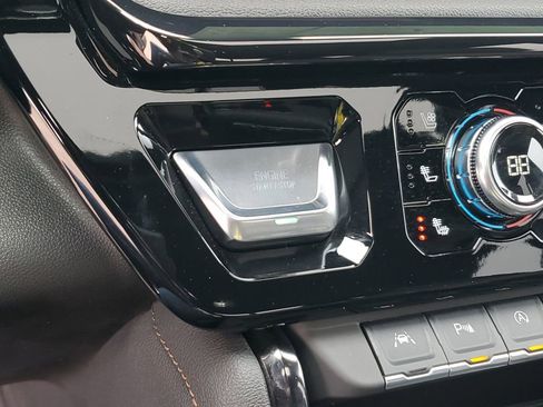 Certified 2023 GMC Sierra 1500 AT4 w/ AT4 Premium Package image 19